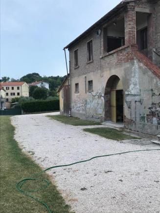 VALLEFOGLIA  RUSTICOCASOLARECASCINA IN VENDITA